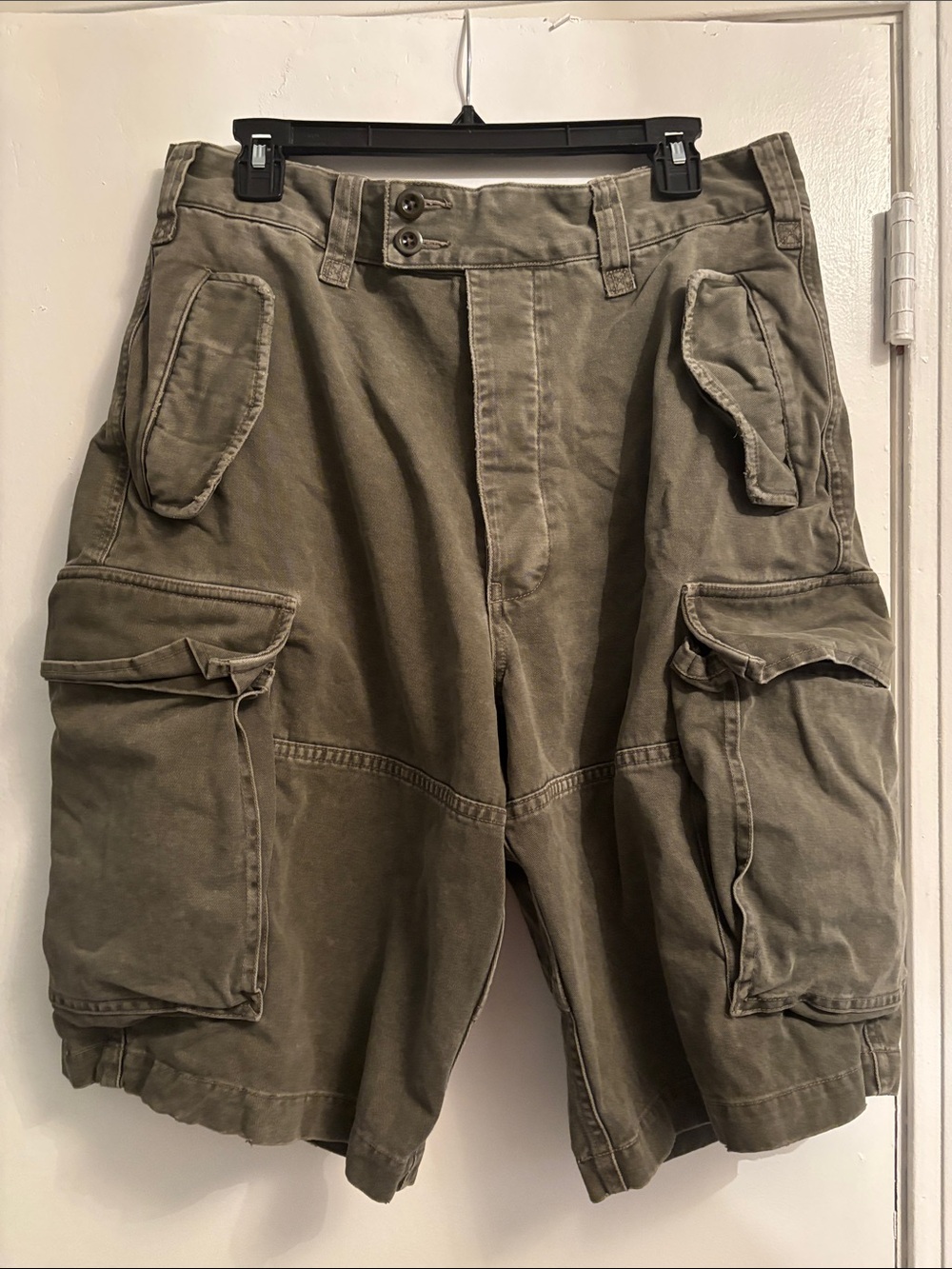 Vintage Y2K Abercrombie and Fitch cargo shorts. 32